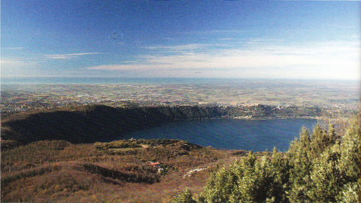 Il lago Albano visto da Monte Cavo